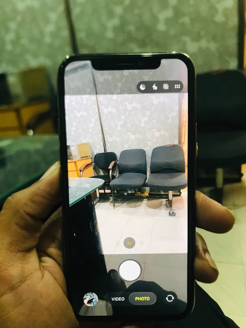 Apple iPhone 11 Pro 4