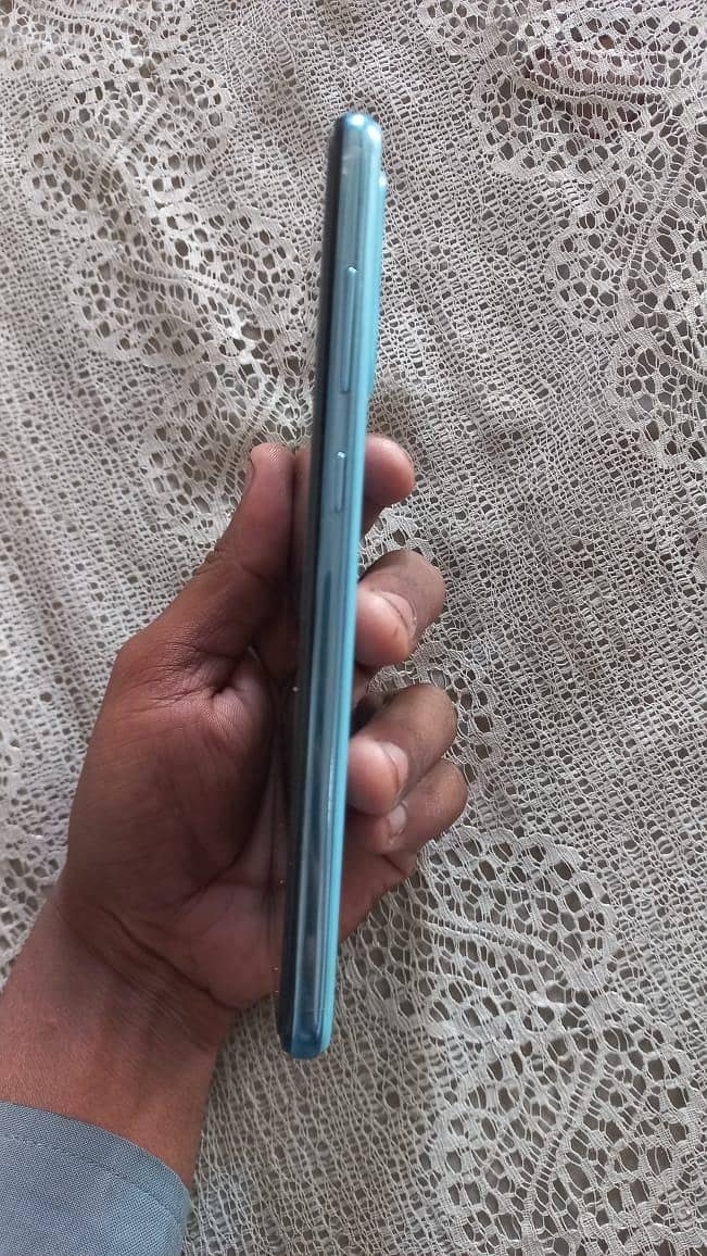 Samsung Mobile A72 1