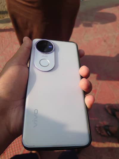 Vivo V50