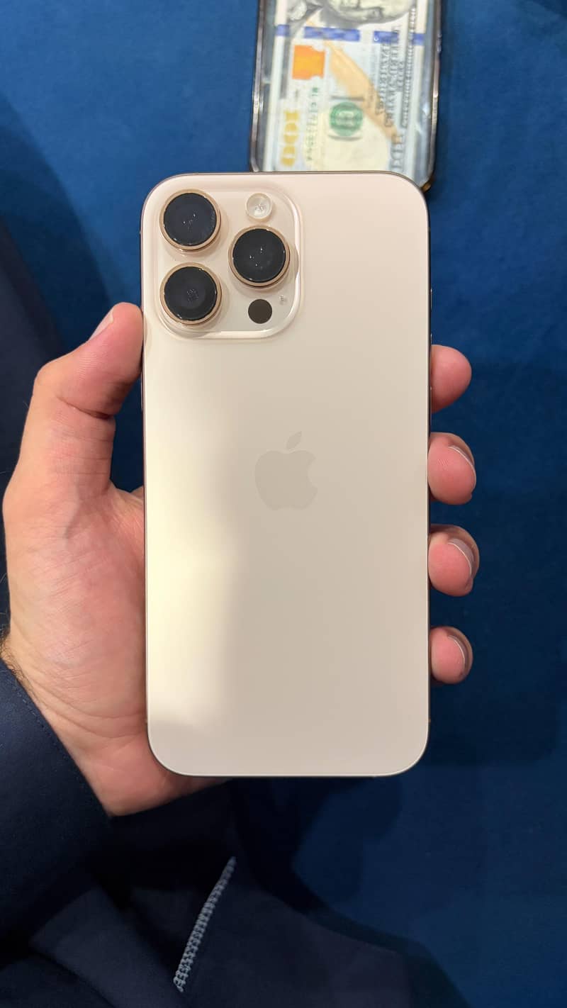 Apple iPhone 16 Pro Max 3