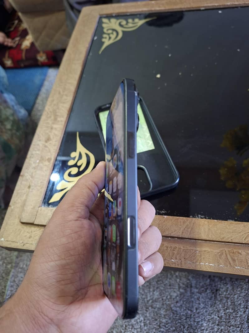 Apple iPhone 16 Pro Max jv 2