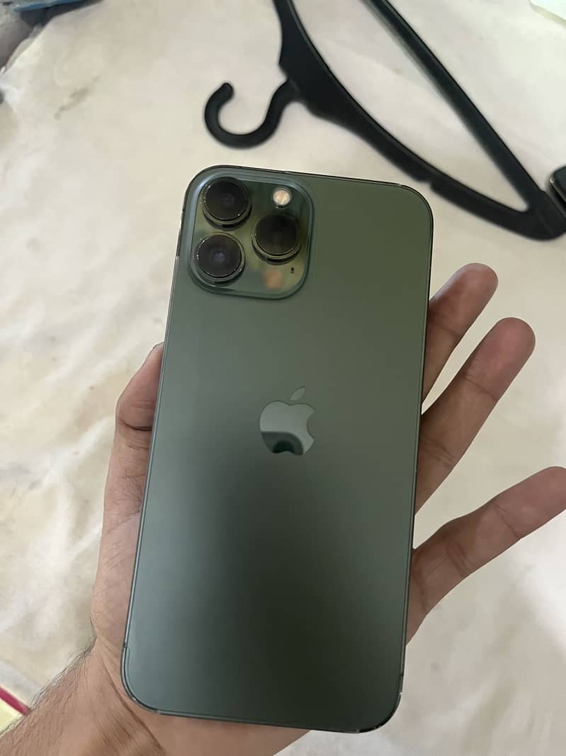 Apple iPhone 13 Pro Max 4