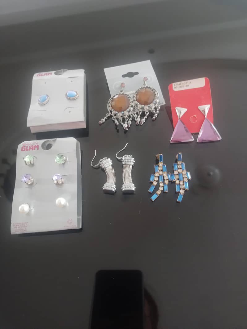 Earrings 0