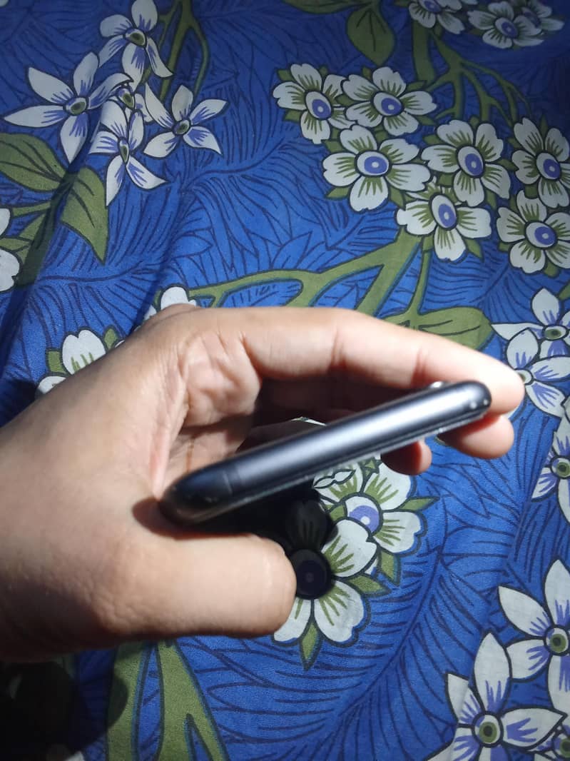 Apple iPhone 11 3