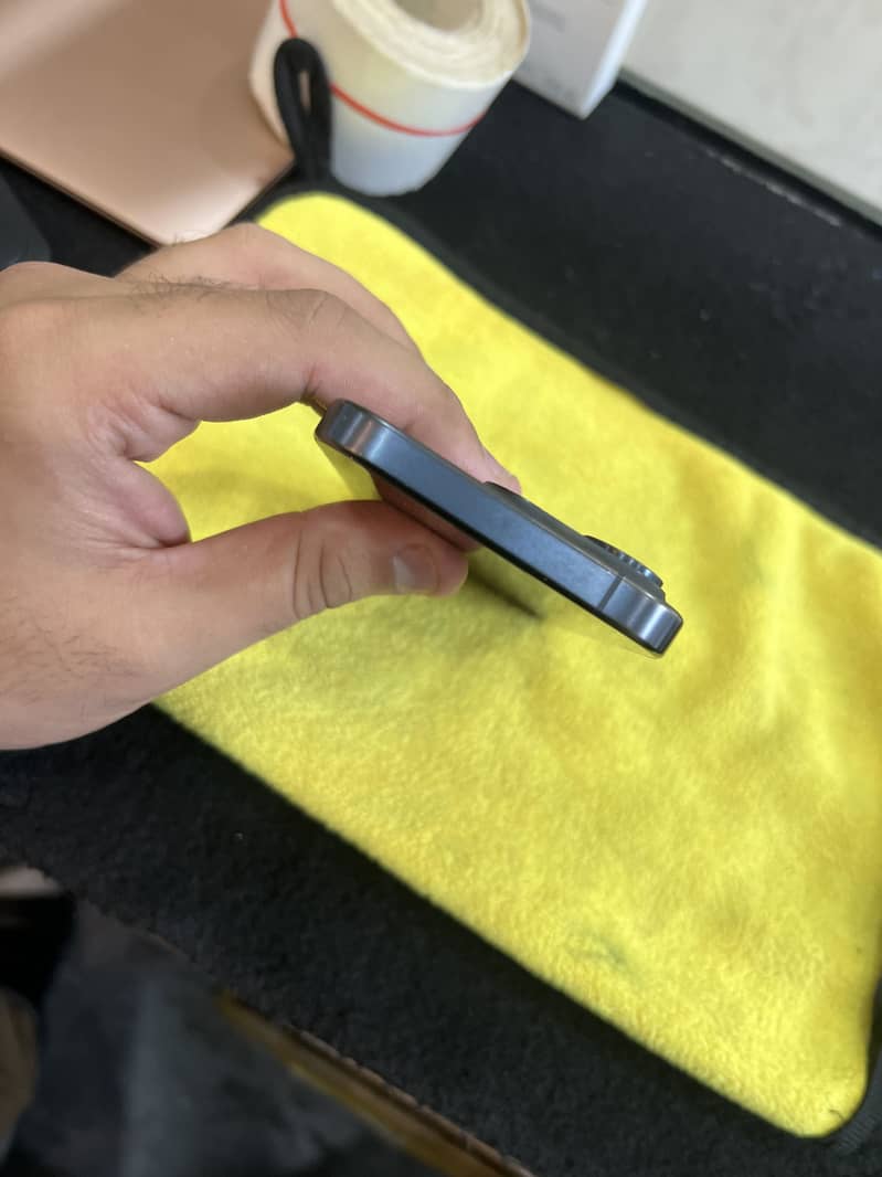 Apple iPhone 15 Pro 2