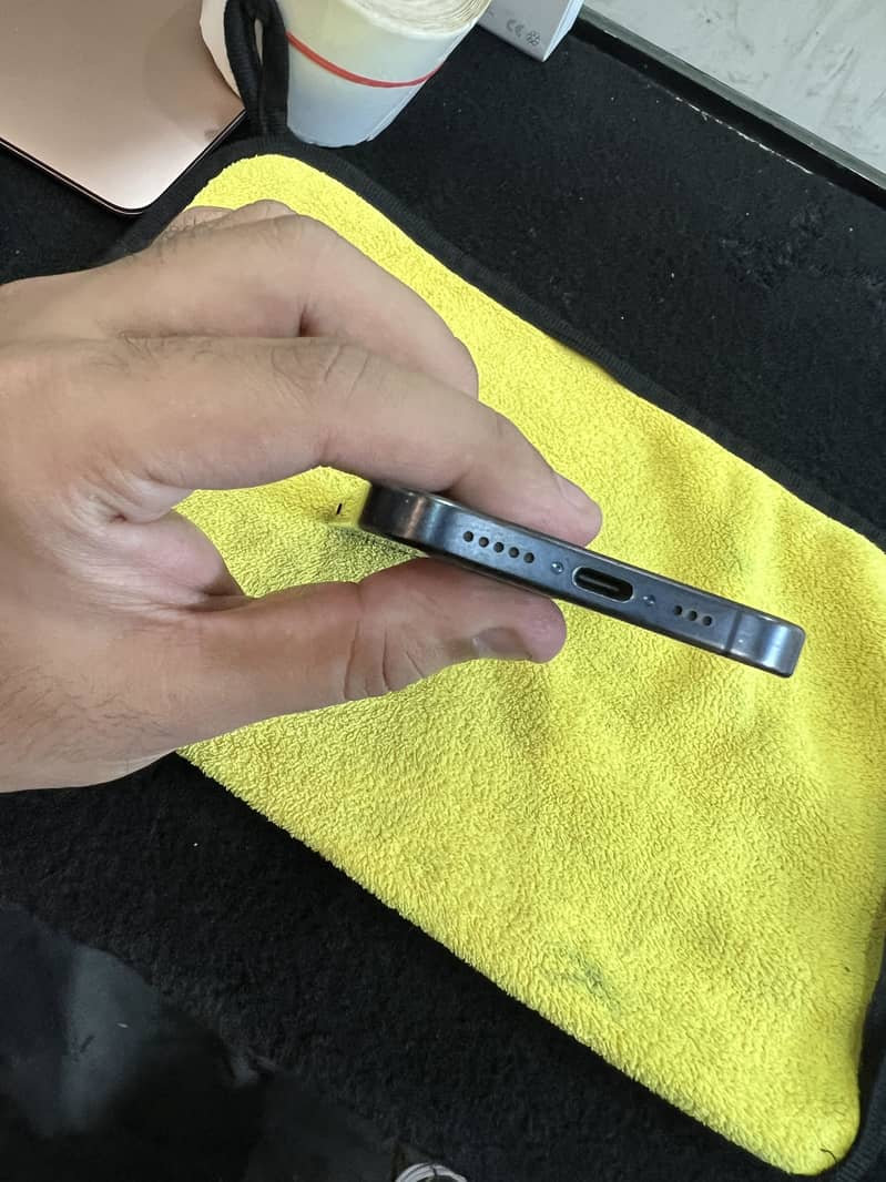 Apple iPhone 15 Pro 4
