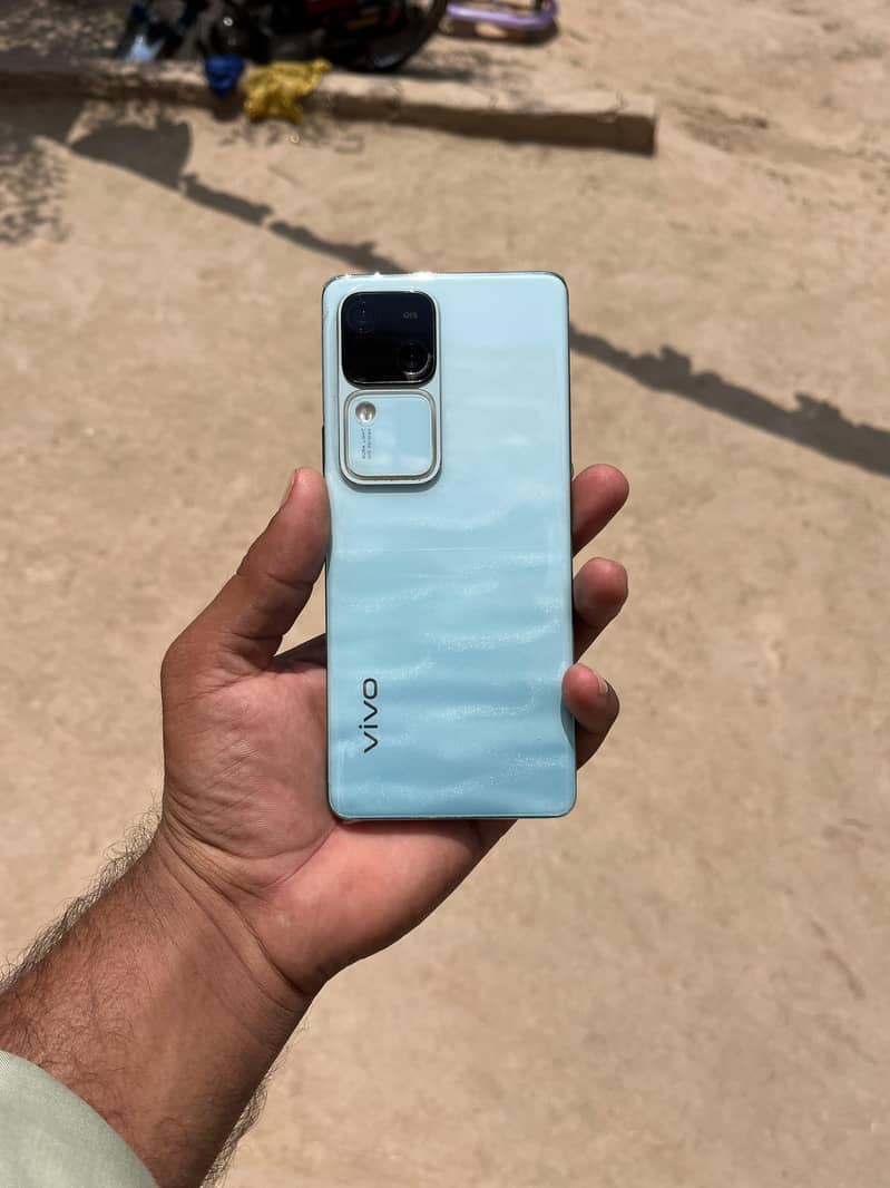 Vivo V30 0