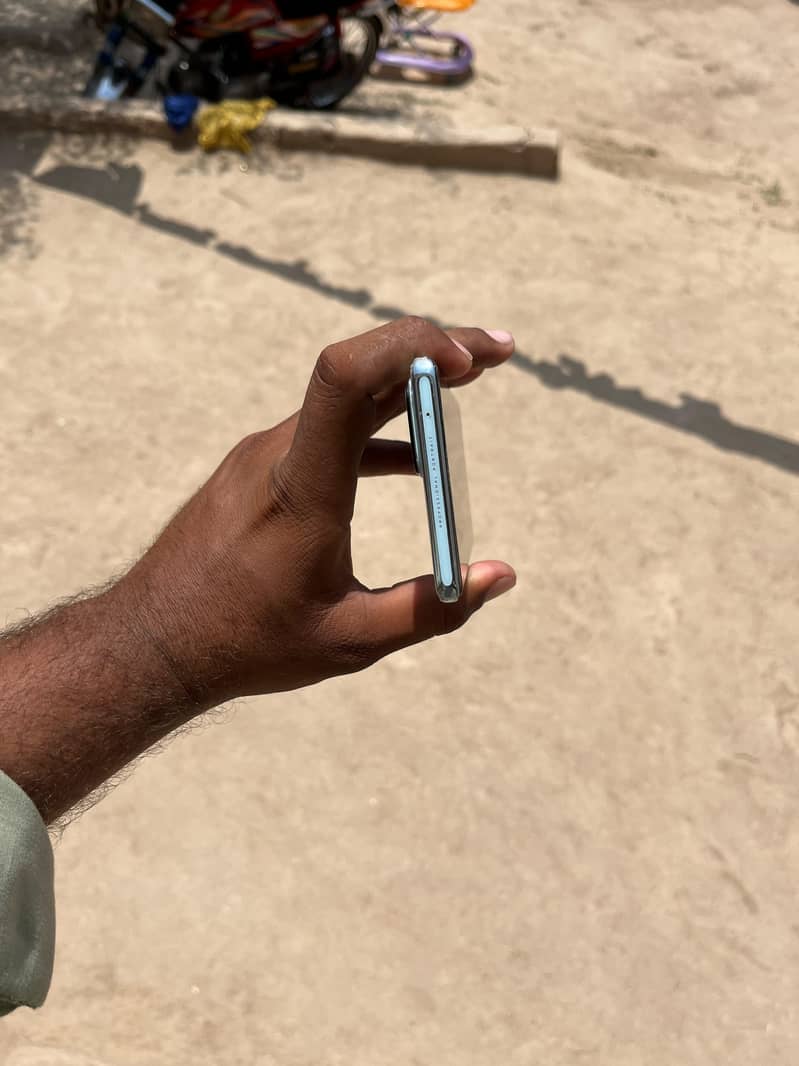 Vivo V30 3