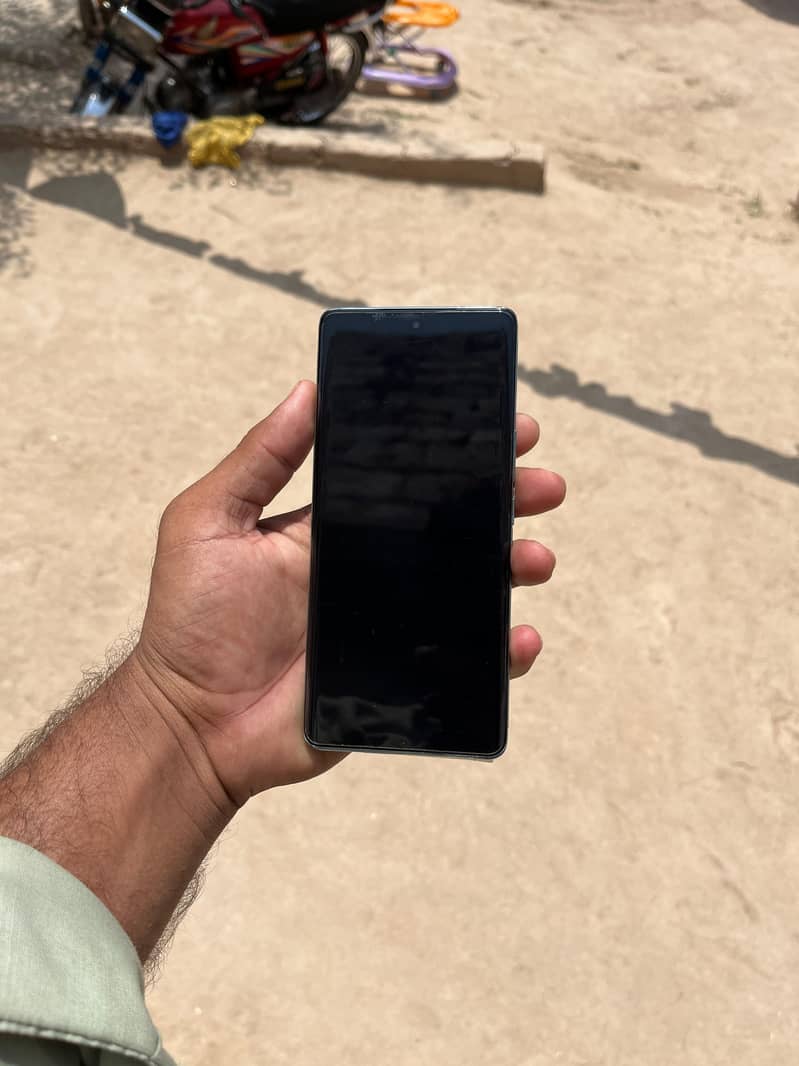 Vivo V30 4