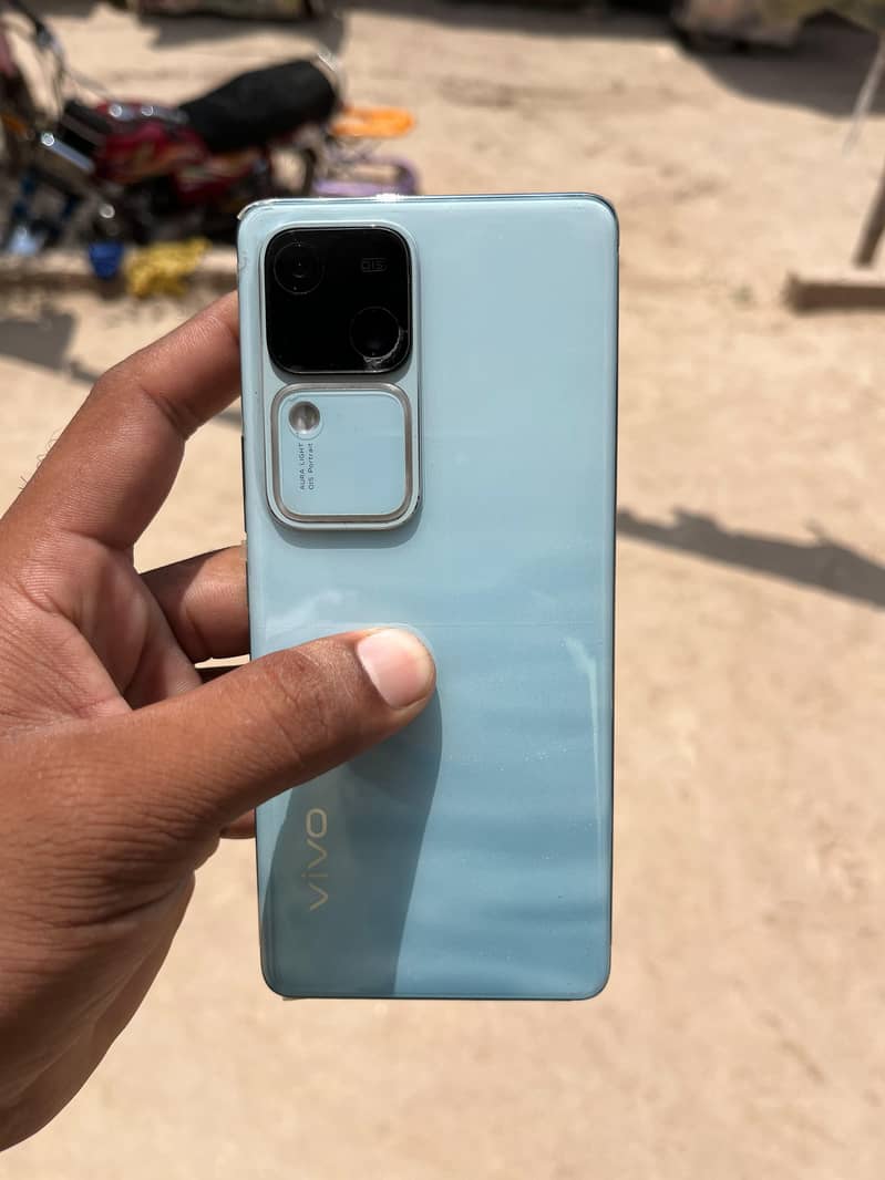 Vivo V30 5