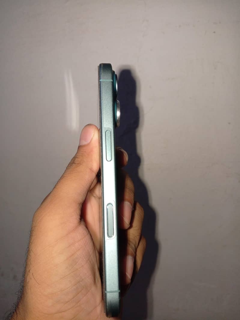 Apple iPhone 16 1