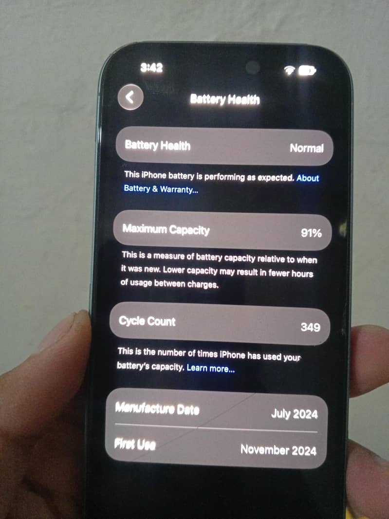 Apple iPhone 16 3