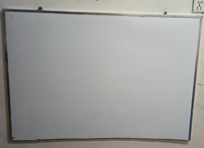 White Board for Sale in Excellent Condition price :2200