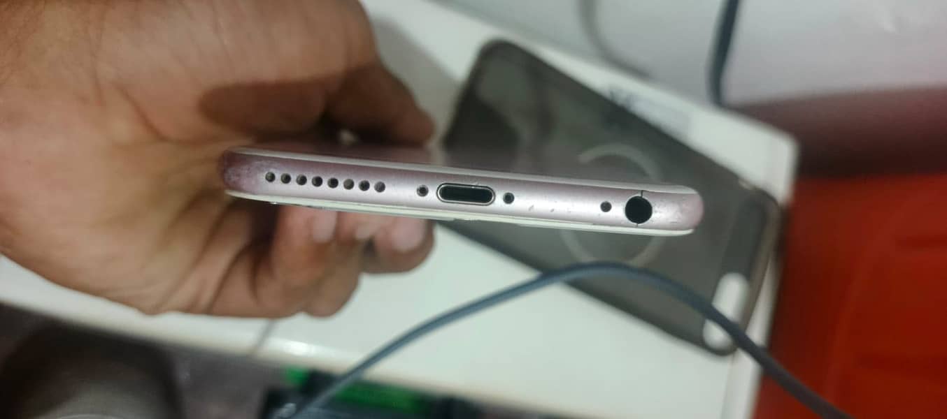 Apple iPhone 6S Plus 5