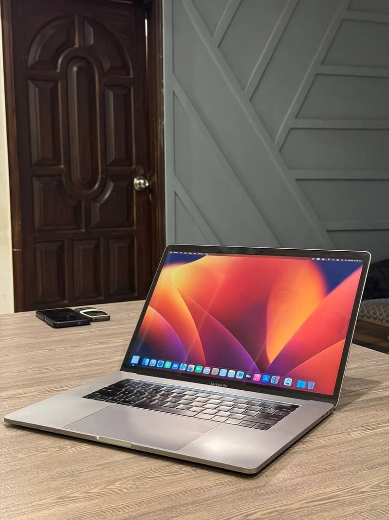 Mac book 2017 pro 0