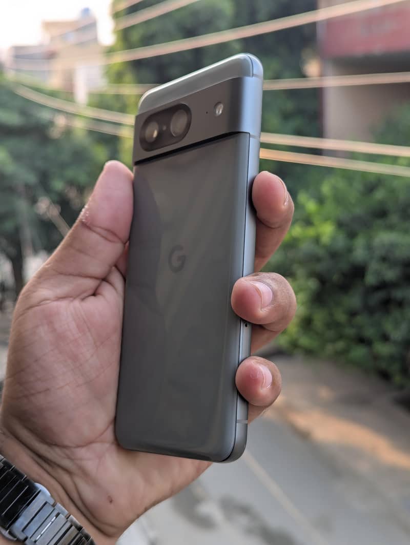 Google Pixel 8 4