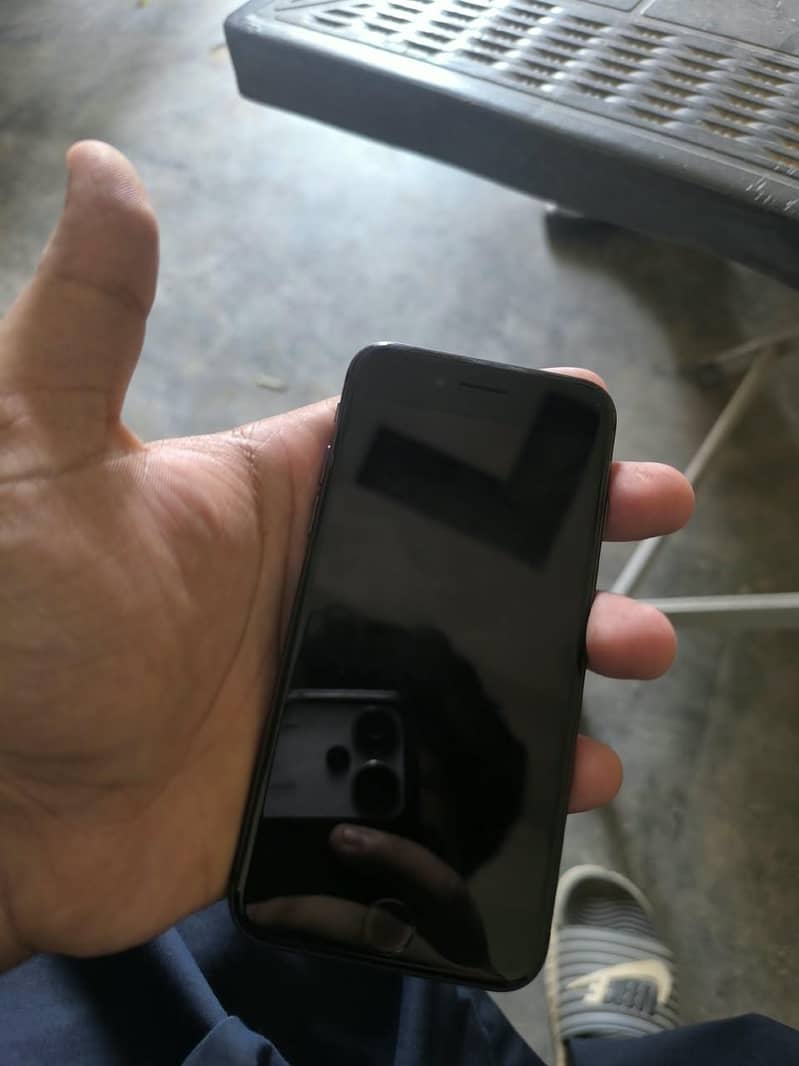 Apple iPhone 8 1