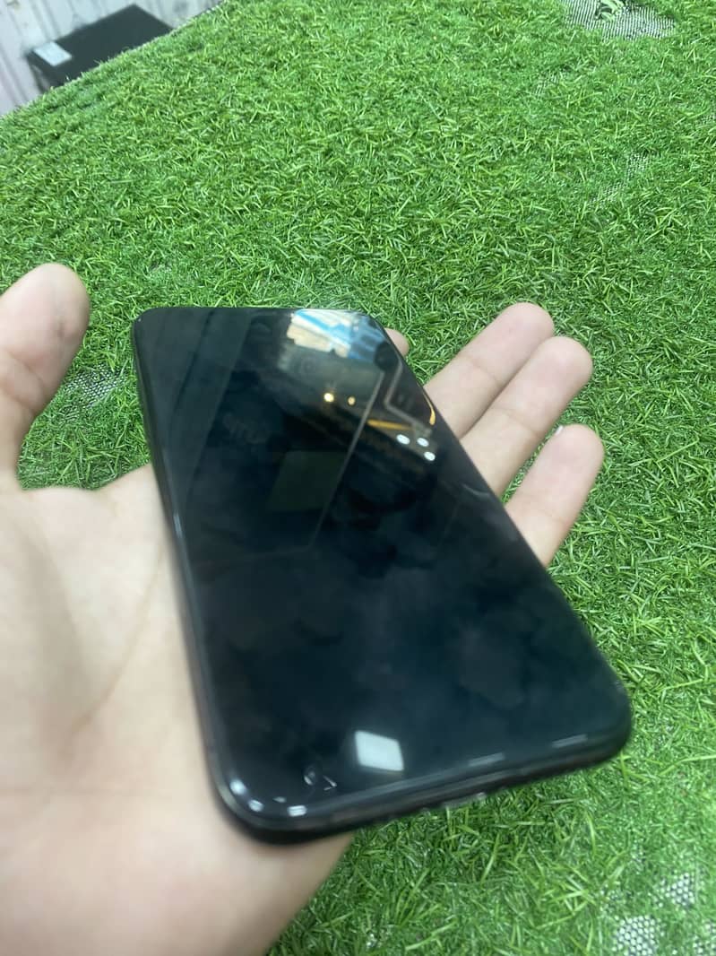 Apple iPhone 11 Pro 1
