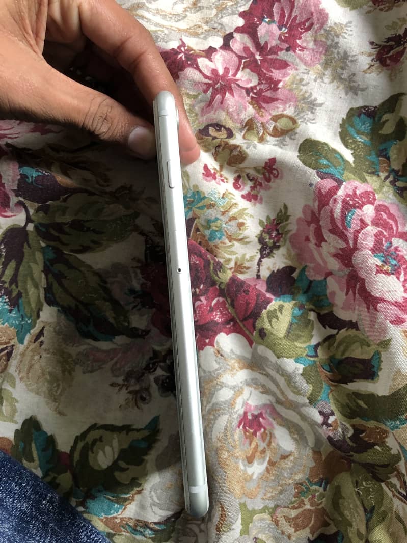 Apple iPhone 8 Plus 2
