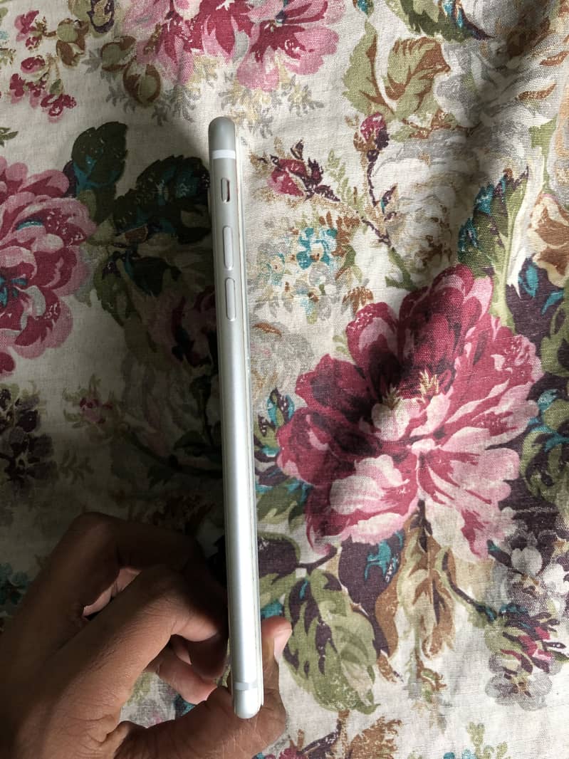 Apple iPhone 8 Plus 5