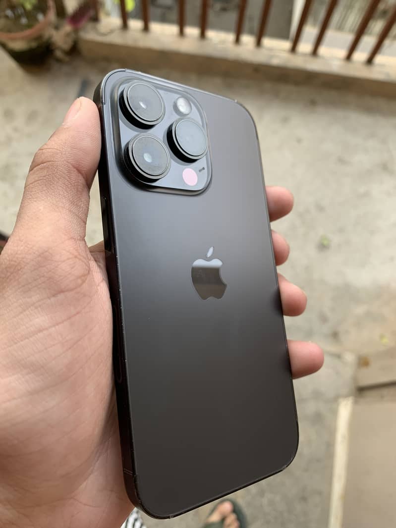 Apple iPhone 14 Pro 1