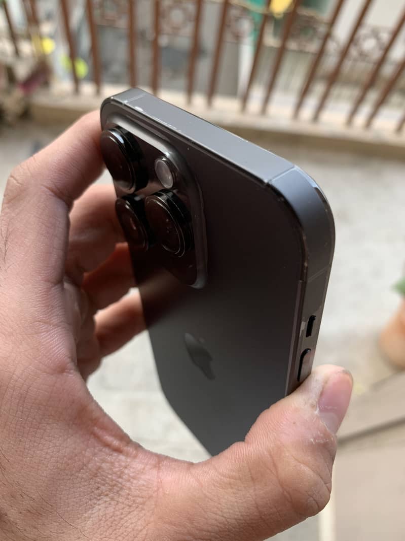 Apple iPhone 14 Pro 2