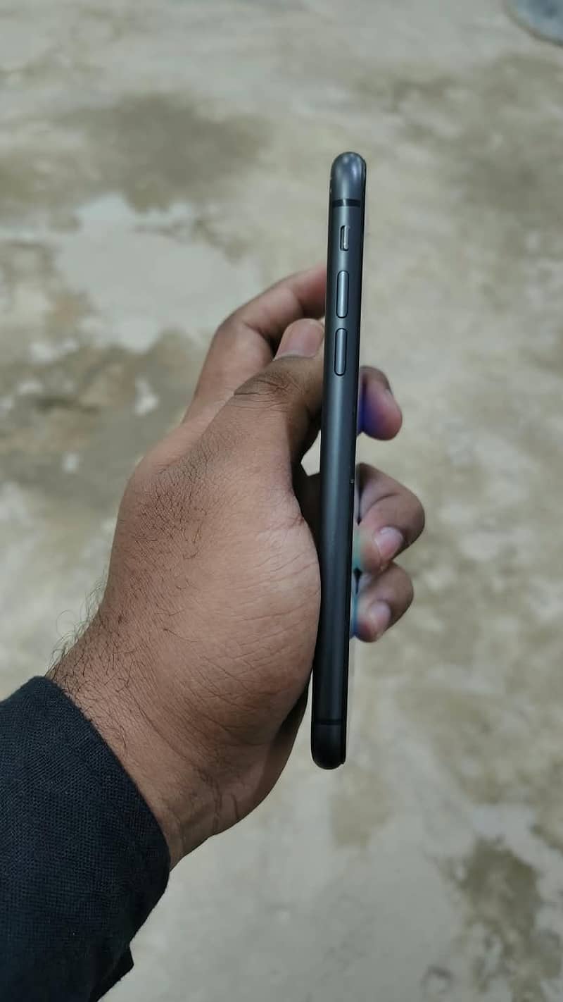 Apple iPhone 11 3