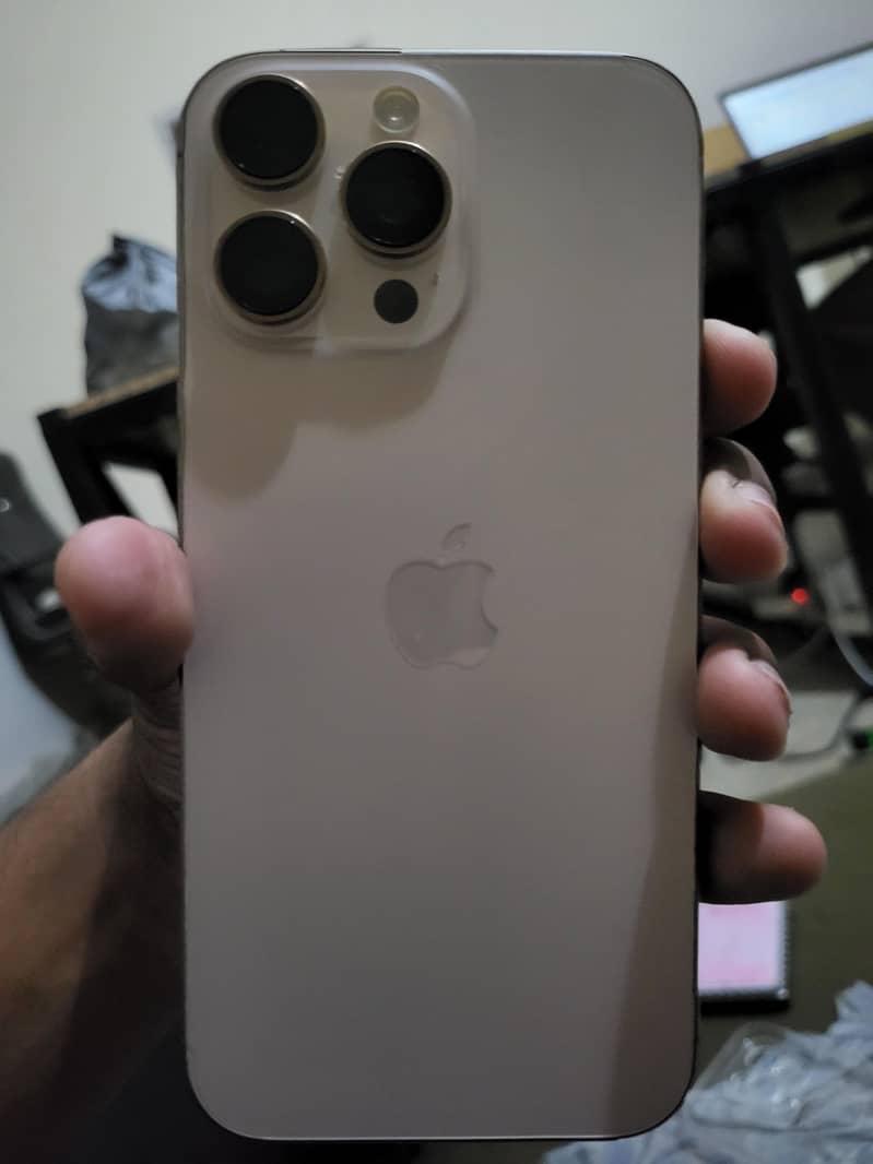 Apple iPhone 16 Pro Max JV 1