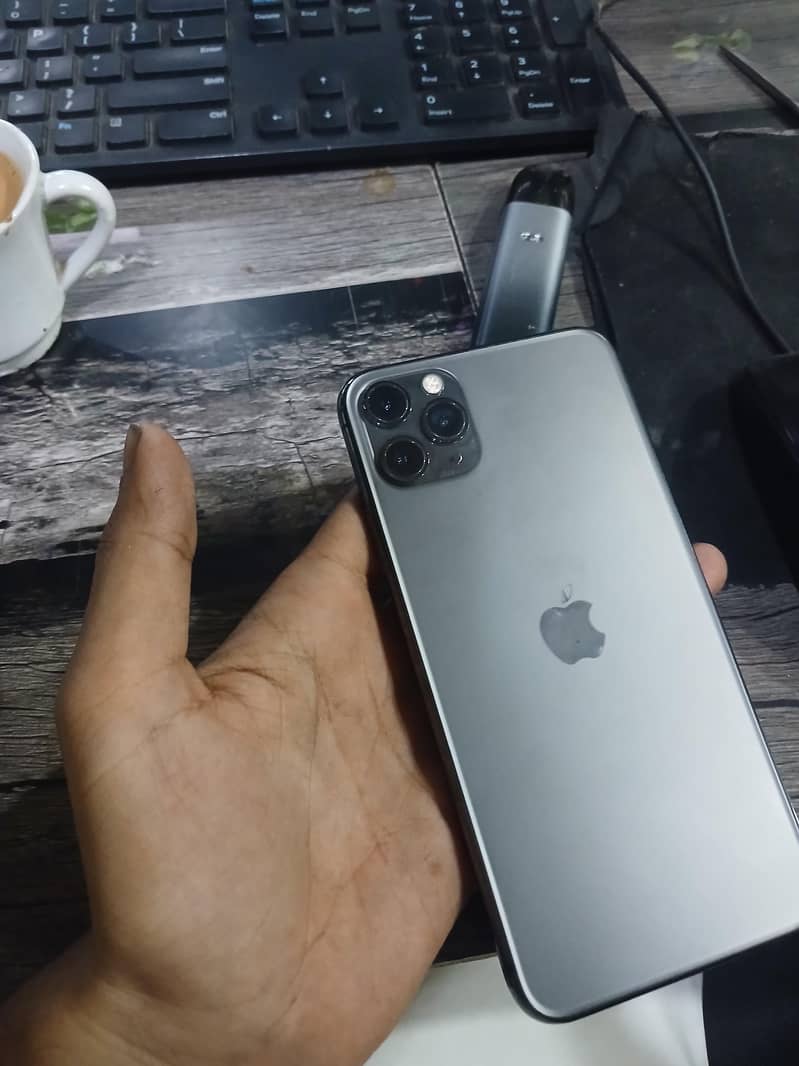 Apple iPhone 11 Pro Max 3