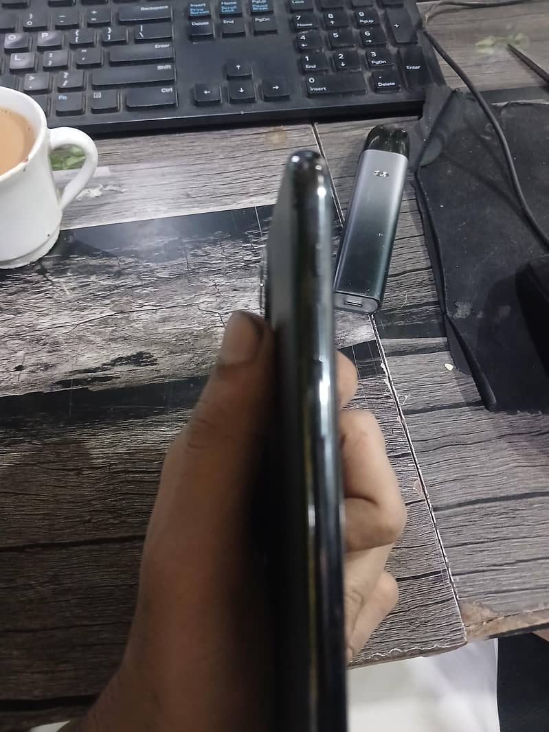 Apple iPhone 11 Pro Max 4