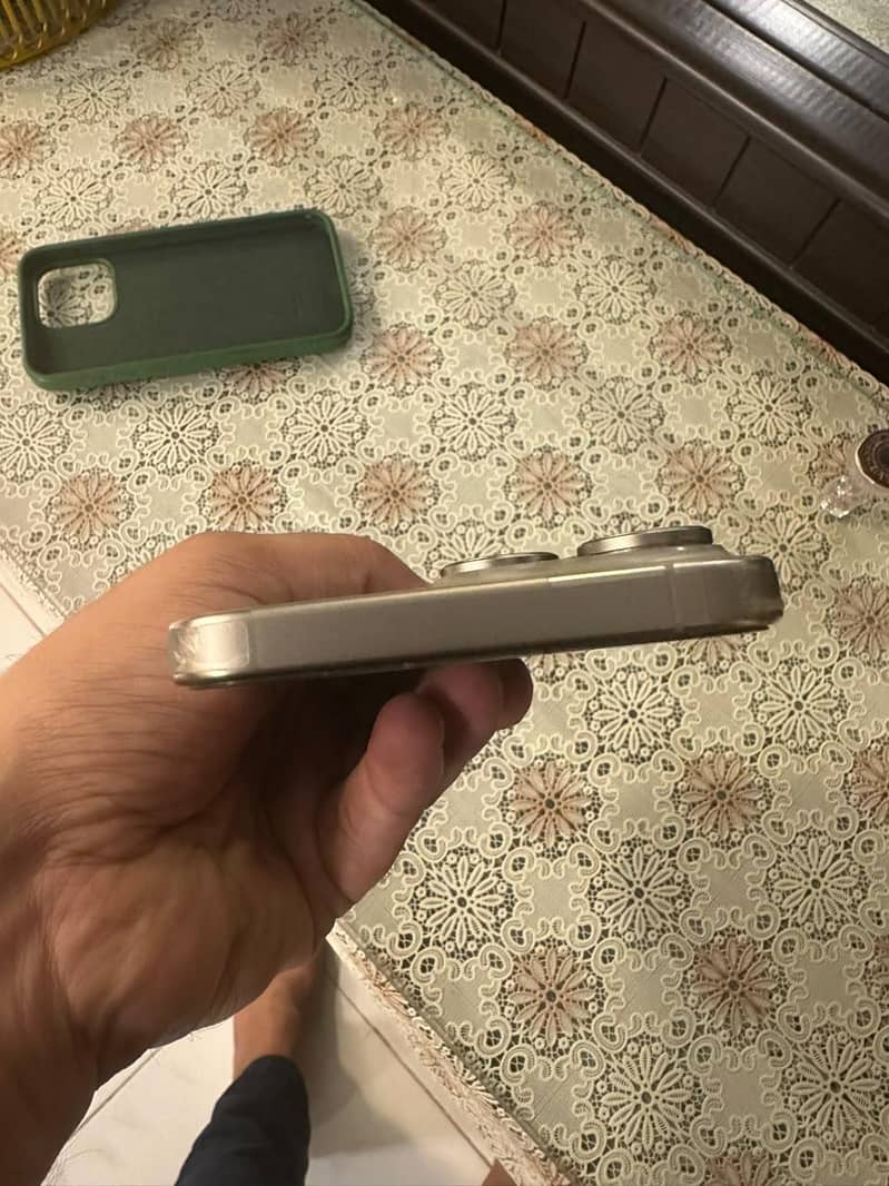 Apple iPhone 15 Pro Max 4
