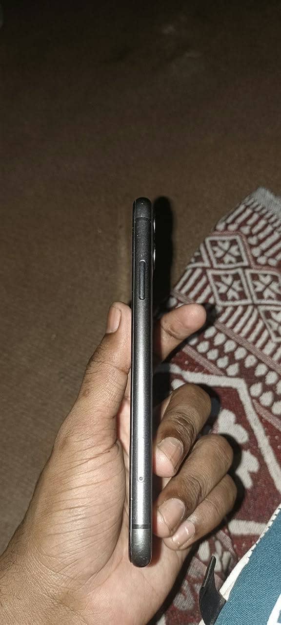 Apple iPhone 11 3