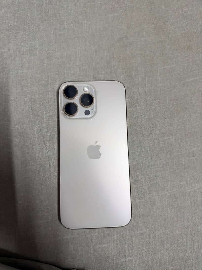 Apple iPhone 16 Pro Max 2
