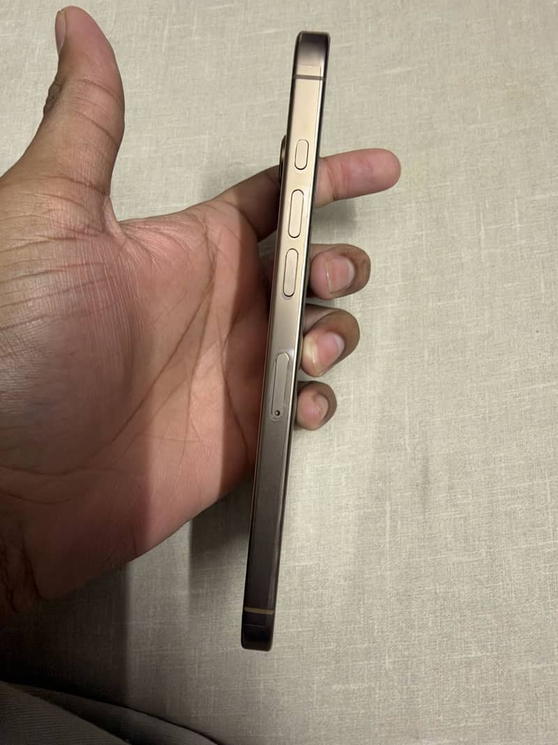 Apple iPhone 16 Pro Max 5