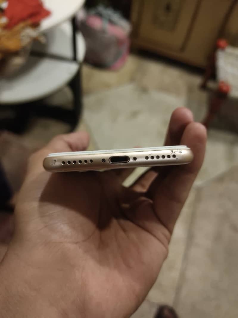 Apple iPhone 8 3