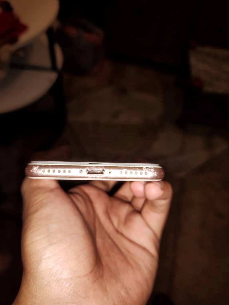 Apple iPhone 8 4