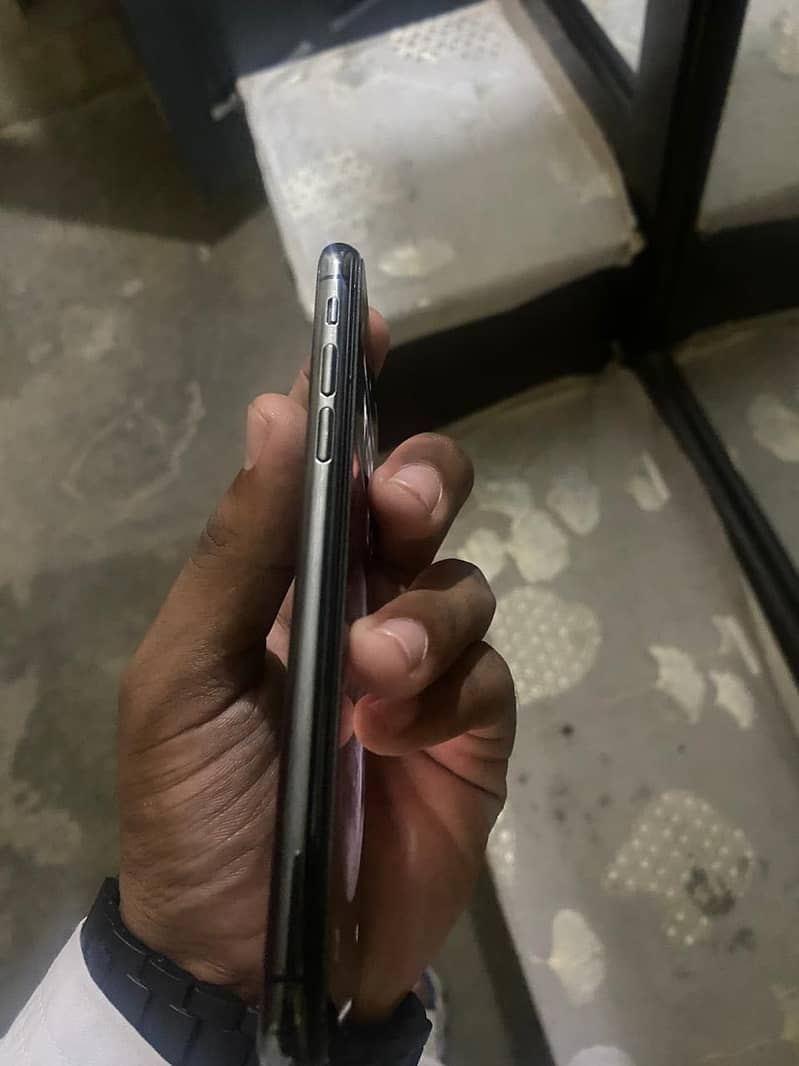 Apple iPhone X 3