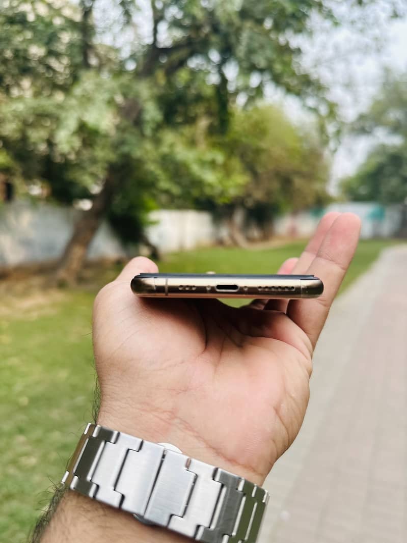 Apple iPhone XS 1