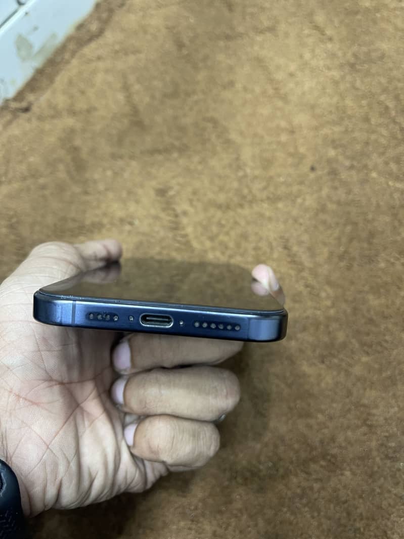 Apple iPhone 15 Pro Max 1