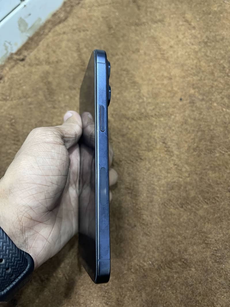 Apple iPhone 15 Pro Max 2