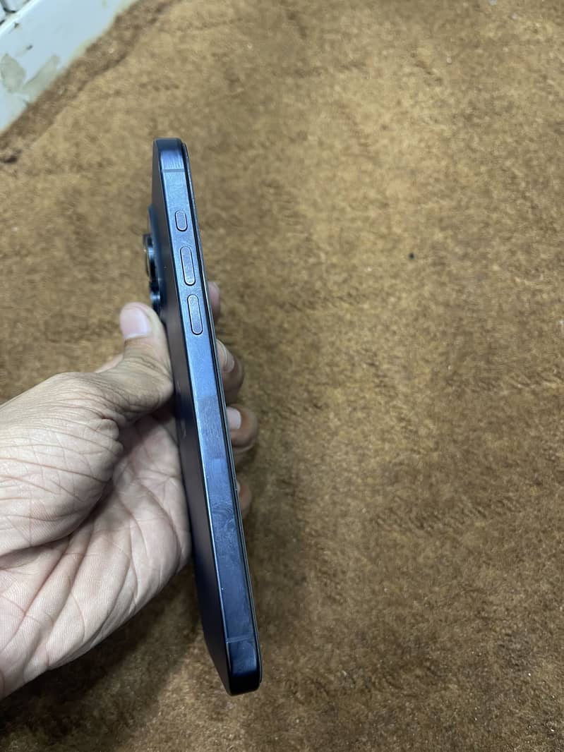 Apple iPhone 15 Pro Max 3
