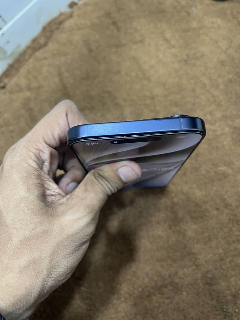 Apple iPhone 15 Pro Max 4