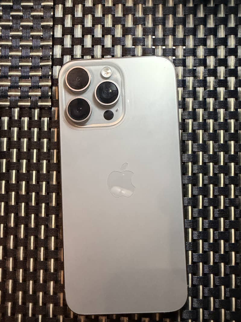 Apple iPhone 15 Pro Max 2