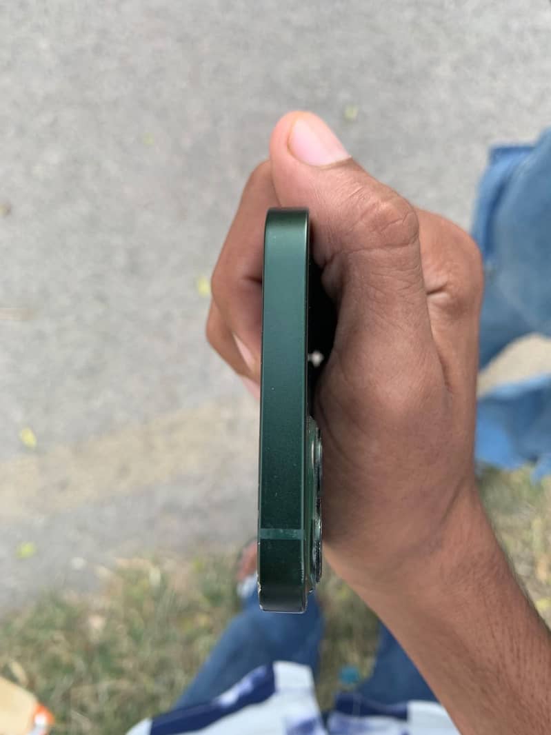 Apple iPhone 13 1