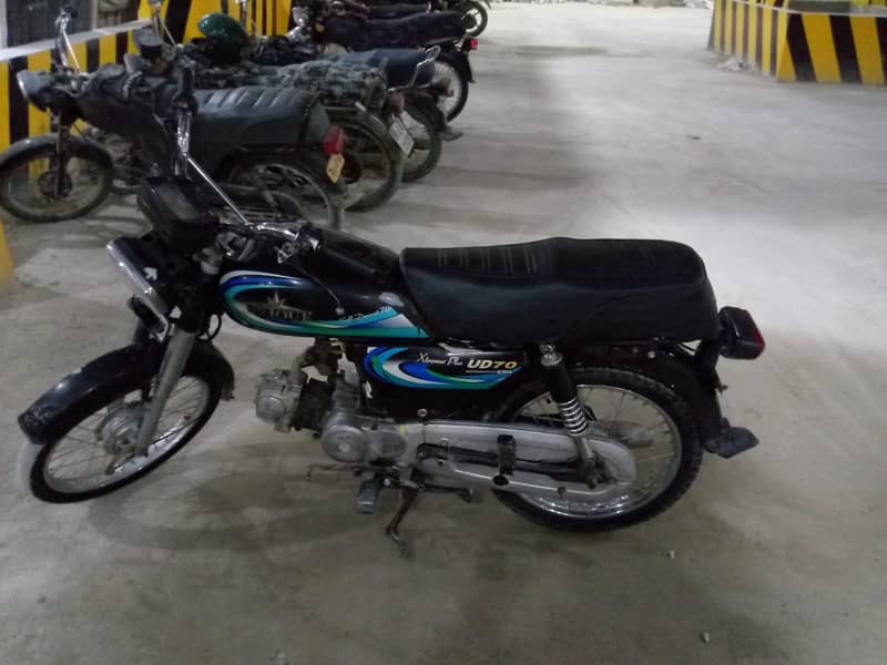 Unique cd70 2018 model first owner all documents clear 1