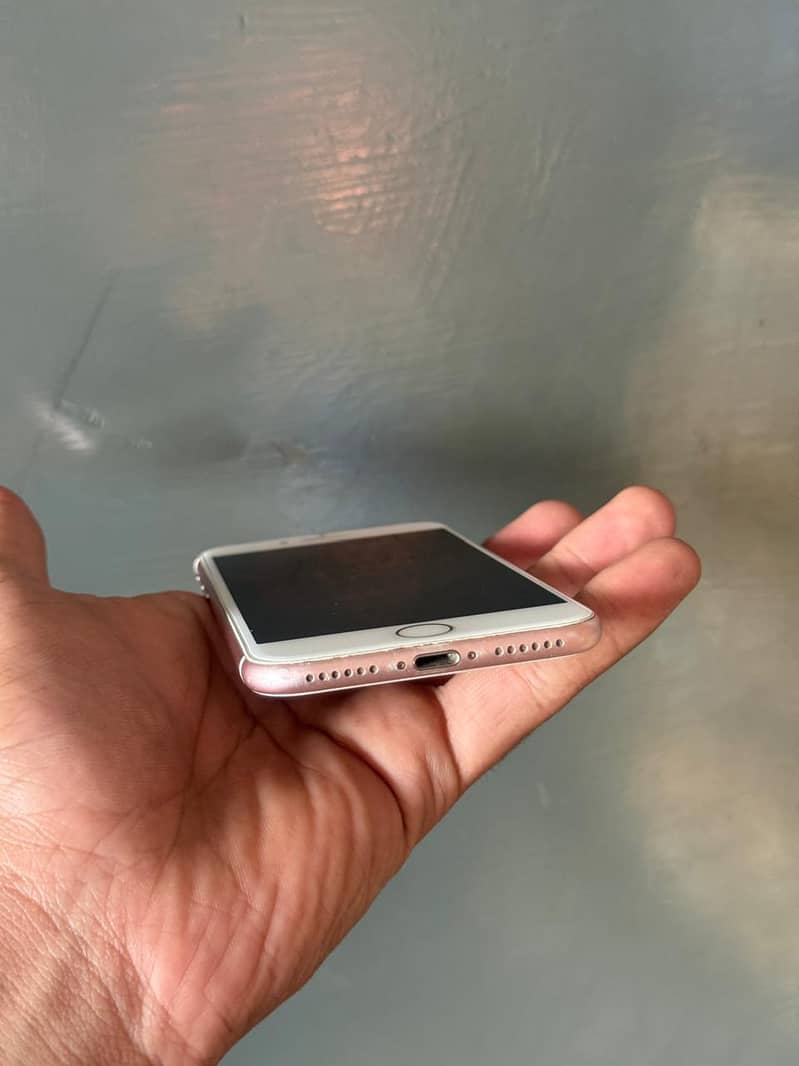 Apple iPhone 7 2