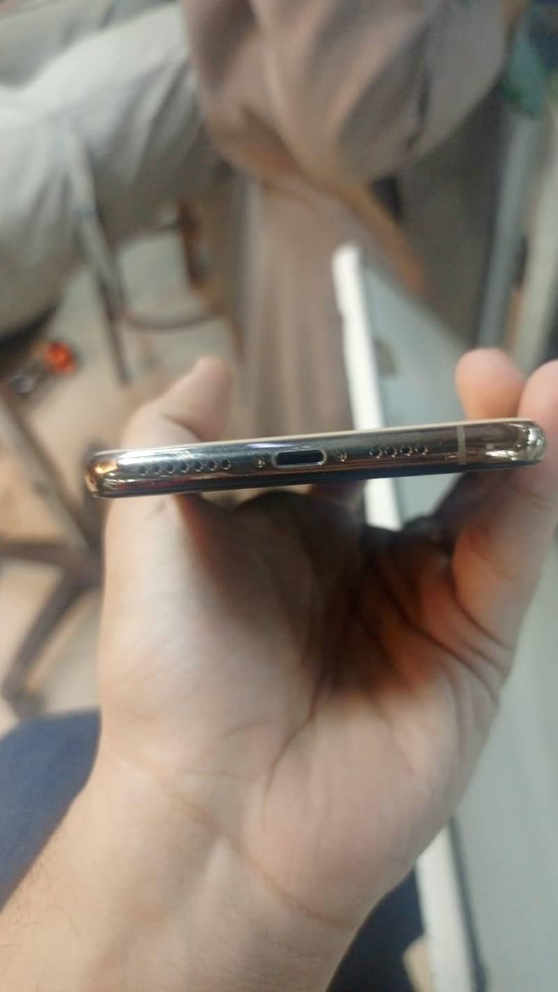 Apple iPhone XS Max 1