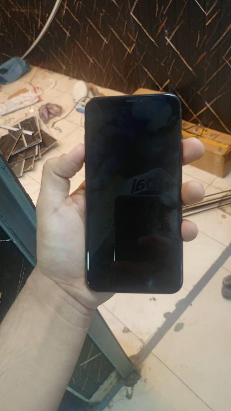 Apple iPhone XS Max 5