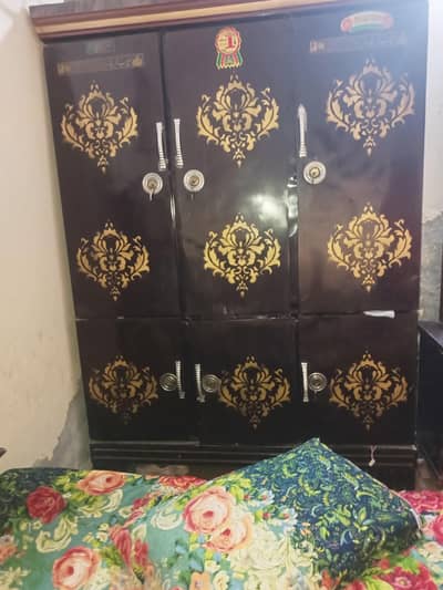 3 doors Almirah,,,only 1 year used
