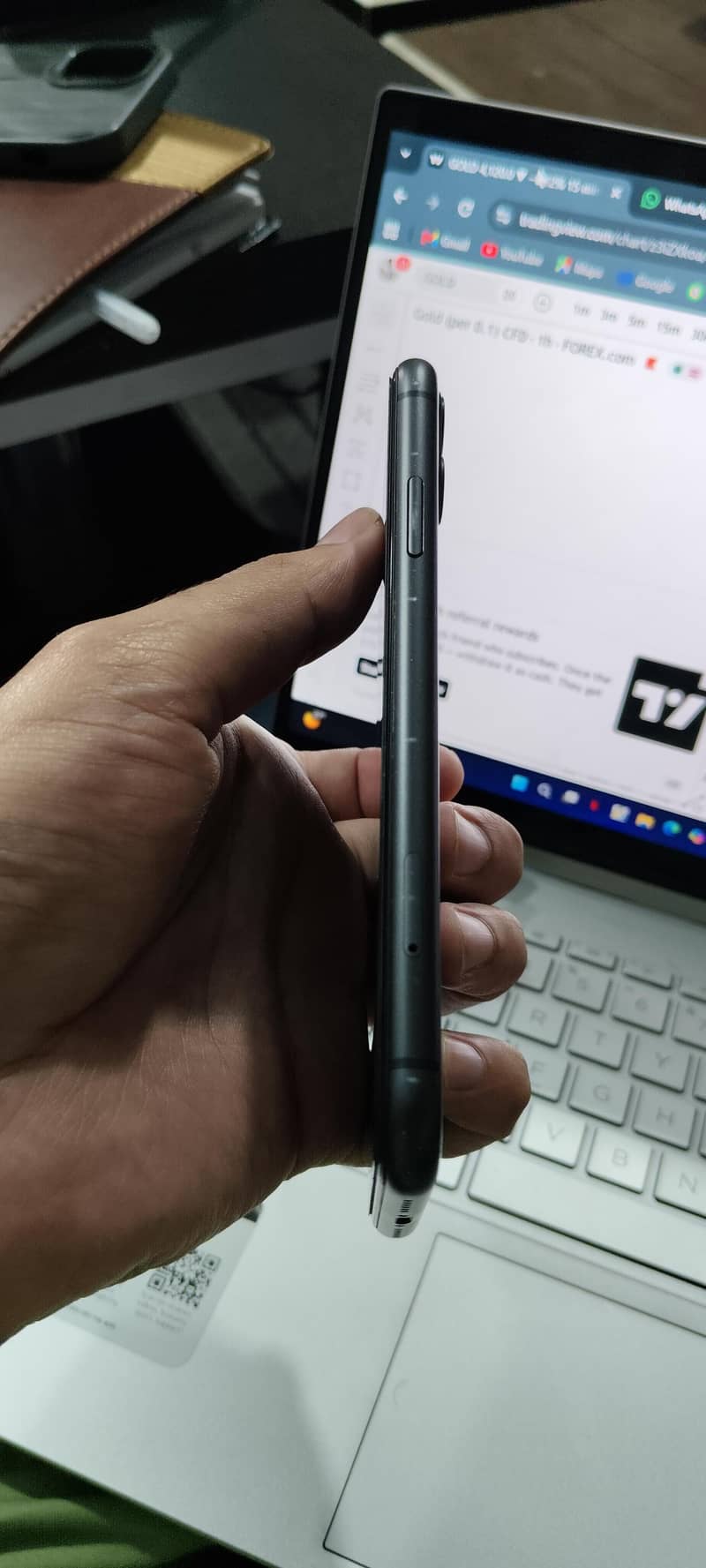 Apple iPhone 11 4